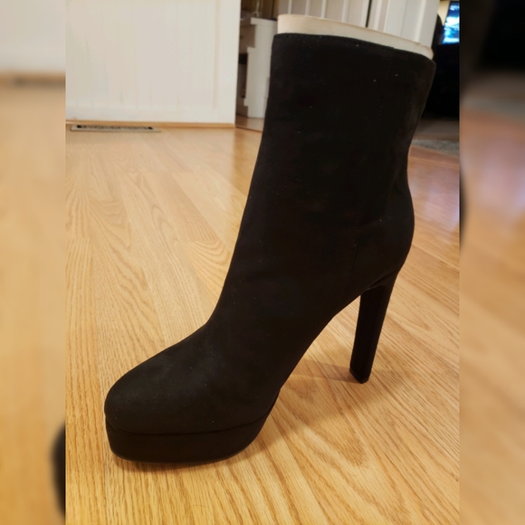 Guess Dejah Platform Dress Boot - Picture 4 of 4